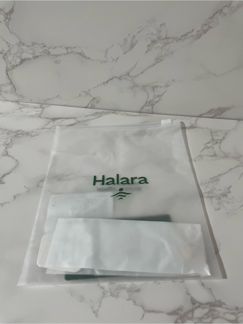 Halara Gold Heart Necklace Made of Gold-plated Stainless Steel. Brand New